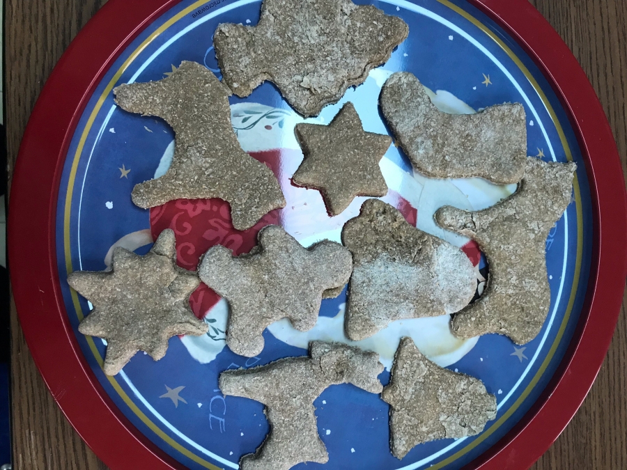 plate of christmas cookies